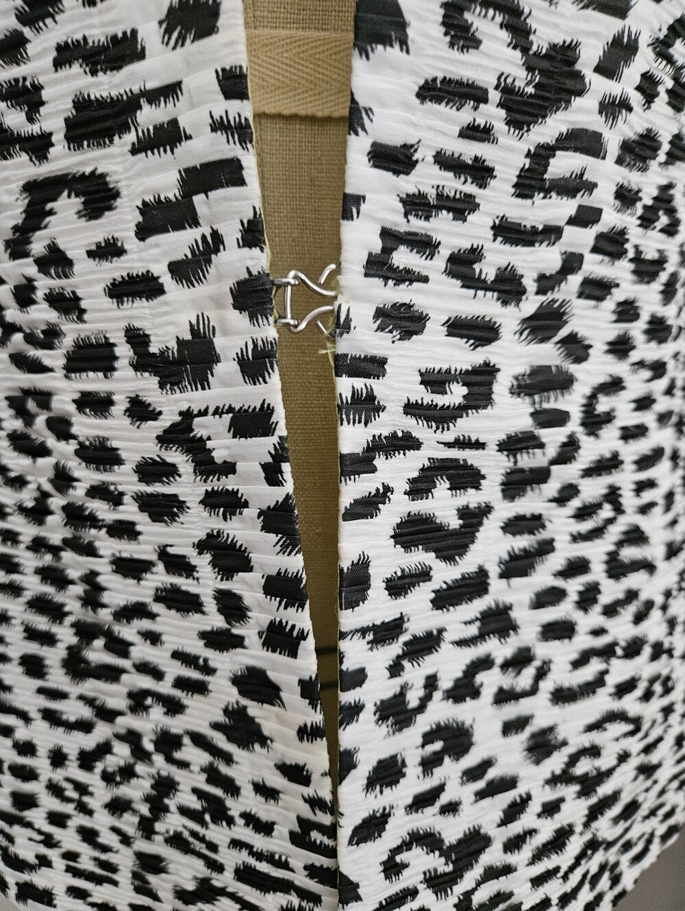FLORES & FLORES Textured Black & White Animal Print Open Front Jacket | SZ S - Picture 4 of 8